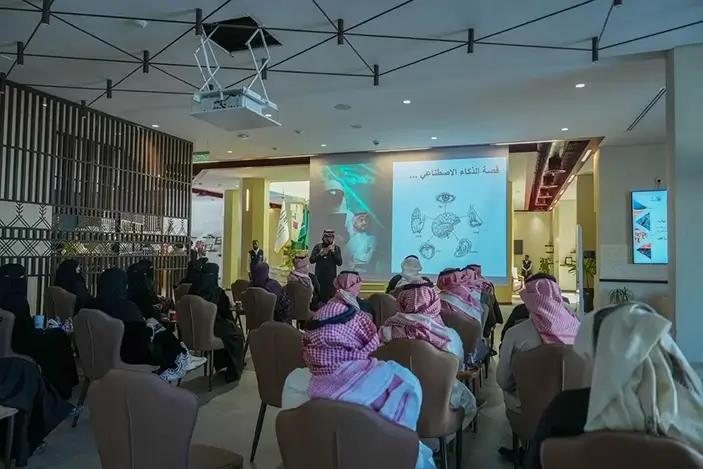 وتهدف الورشة إلى تعزيز مهارات الموظفين الرقمية والمعرفية بتطبيقات الذكاء الاصطنا