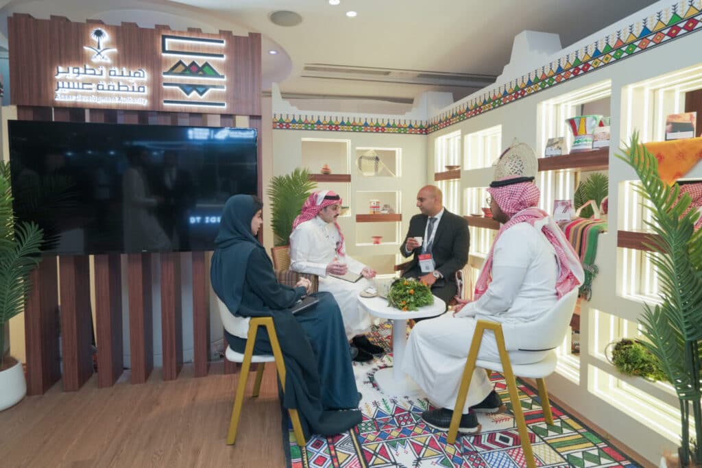 On the other hand, the forum began with a panel discussion titled “Investment En